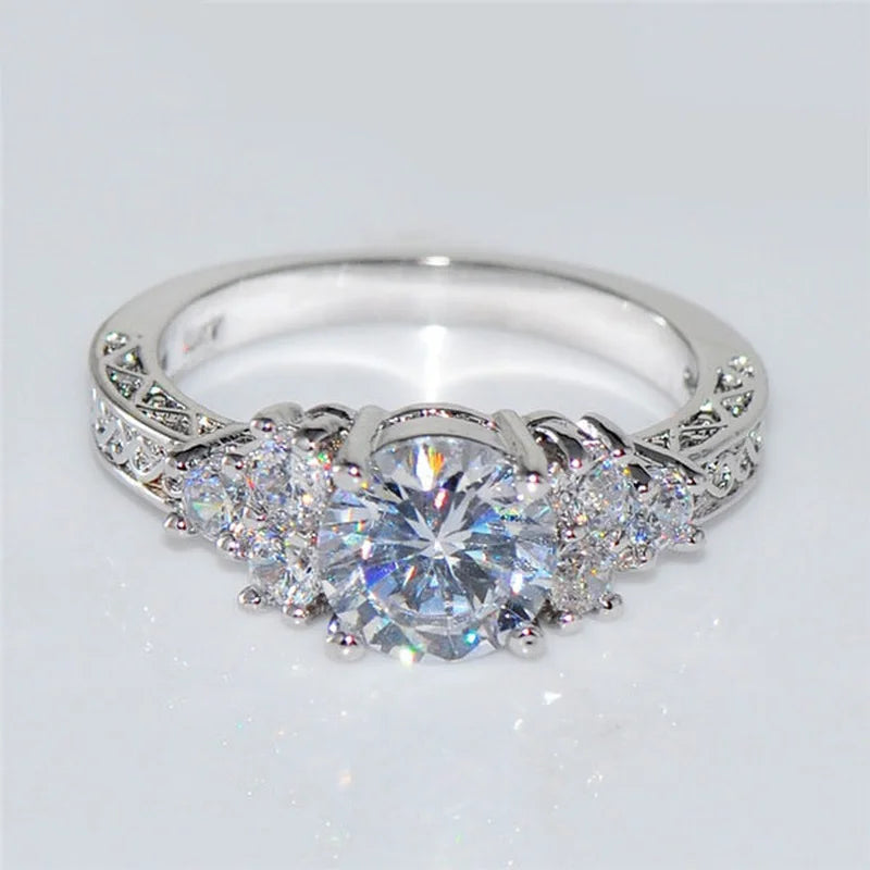 Exquisite Fashion White Zircon Stones Ring