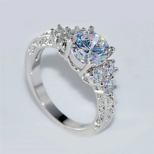 Exquisite Fashion White Zircon Stones Ring